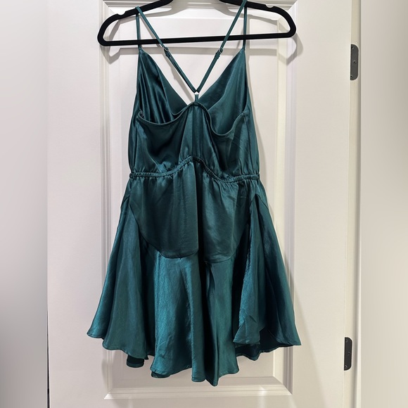 Green Selfie Leslie Dress - Picture 2 of 3